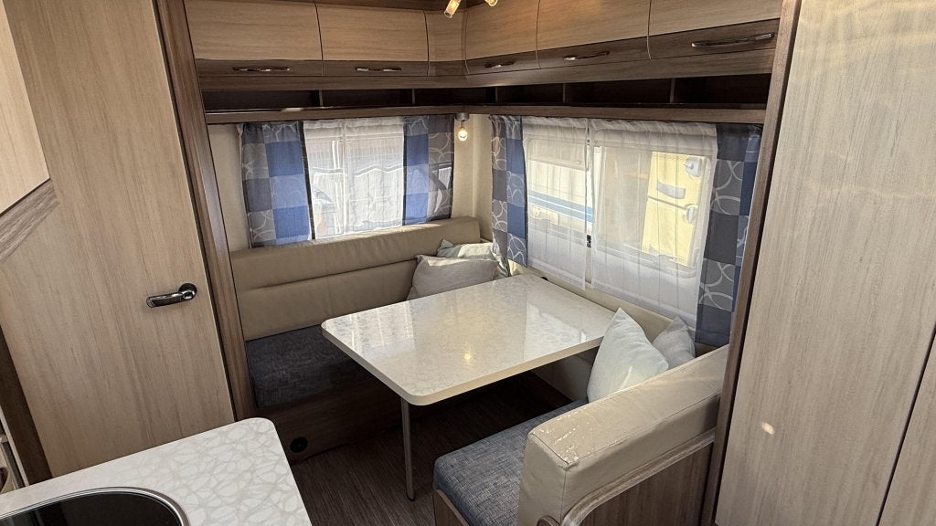 Hobby De luxe Easy 400 SF bj 2015 met voortent en zakluifel, Caravans en Kamperen, Hobby, Bedrijf, Treinzit, 750 - 1000 kg