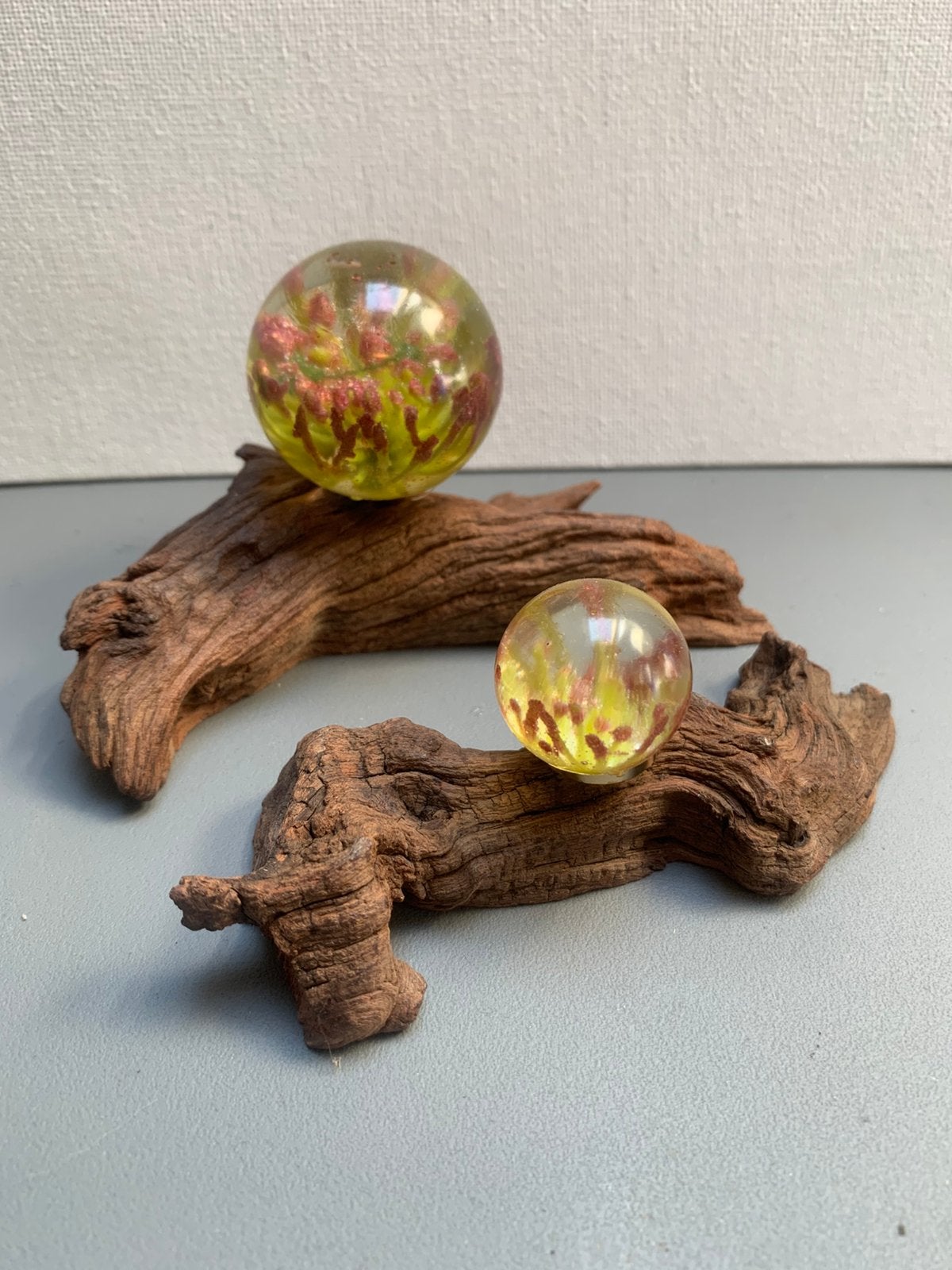 Epoxy gegoten bol op hout, Ophalen of Verzenden, Zo goed als nieuw