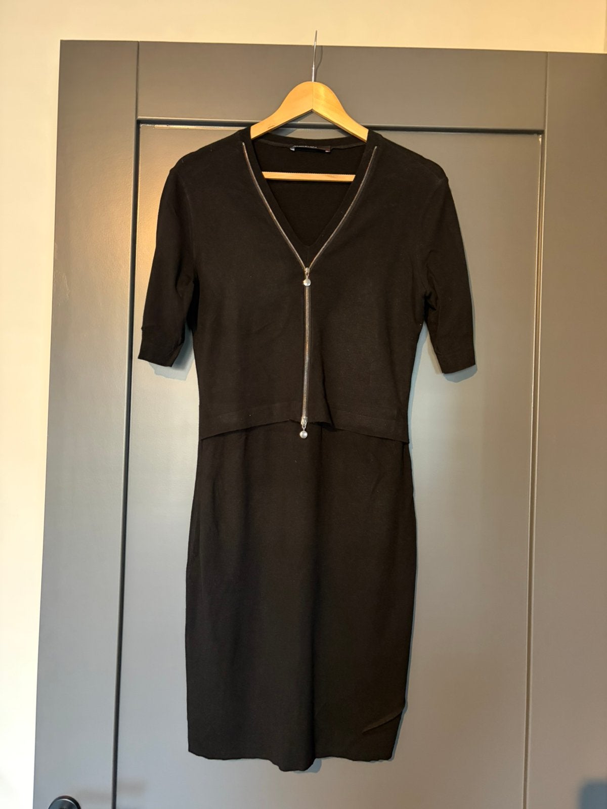 Mooi fijn gebreid jurkje MarcCain te koop maat 4, Verzenden, Zwart, Maat 42/44 (L), Knielengte