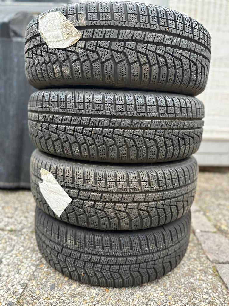 185 65 15 set winterbanden met velgen vw polo 2g, Gebruikt, 15 inch, Banden en Velgen, Personenwagen