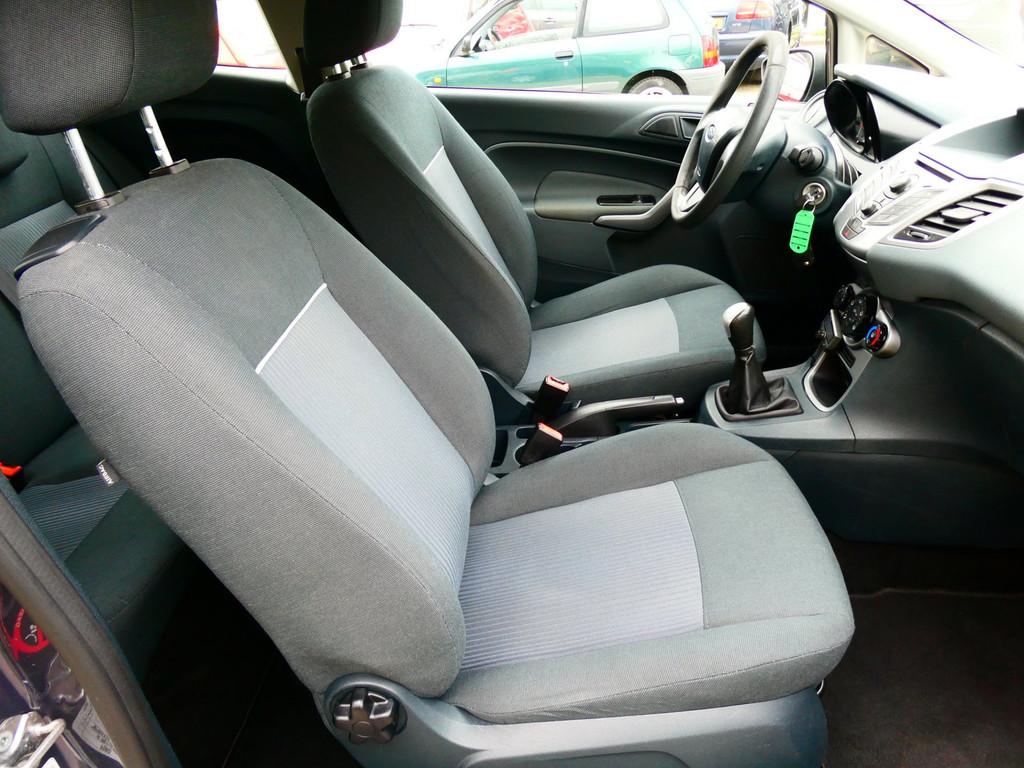 Ford Fiesta 1.25 Limited 4-Cilinder 3-deurs Airco 2e eigenaa, Voorwielaandrijving, Euro 5, Stof, Gebruikt