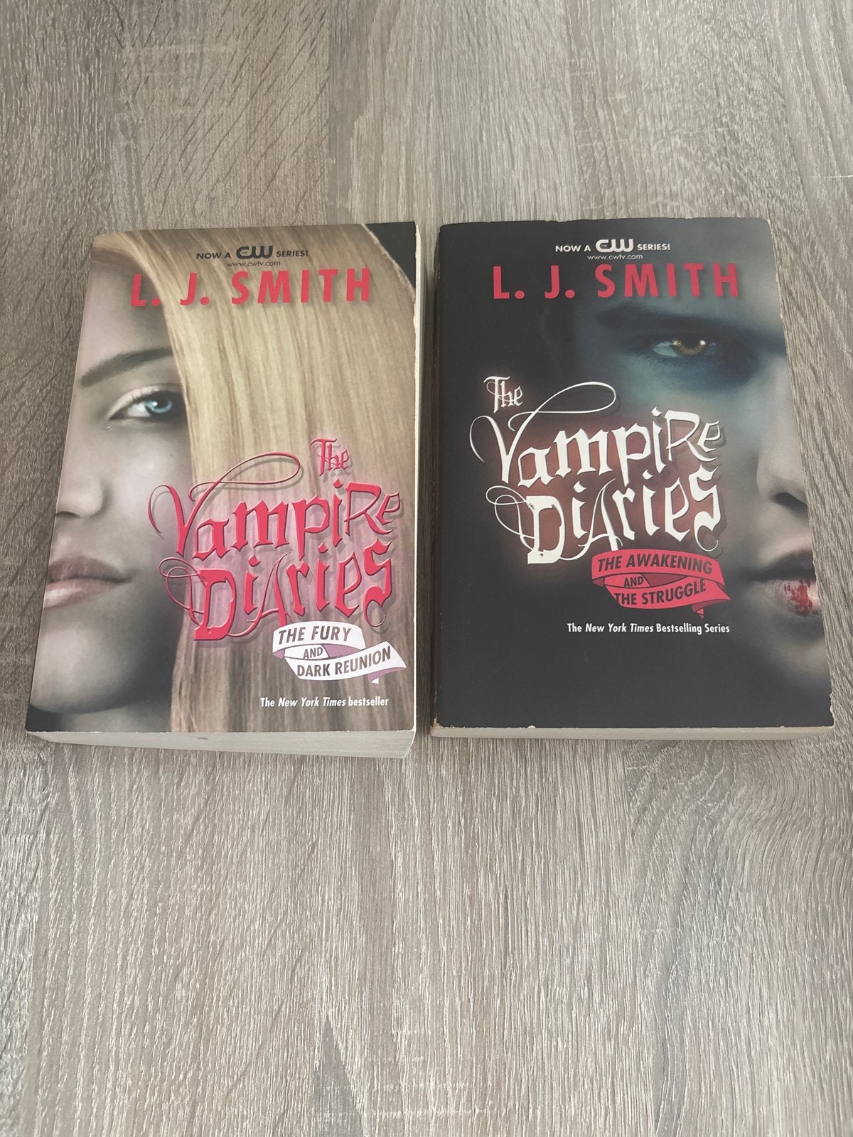 The Vampire Diaries boeken - L.J. Smith (2 delen), Boeken, Ophalen of Verzenden, Gelezen