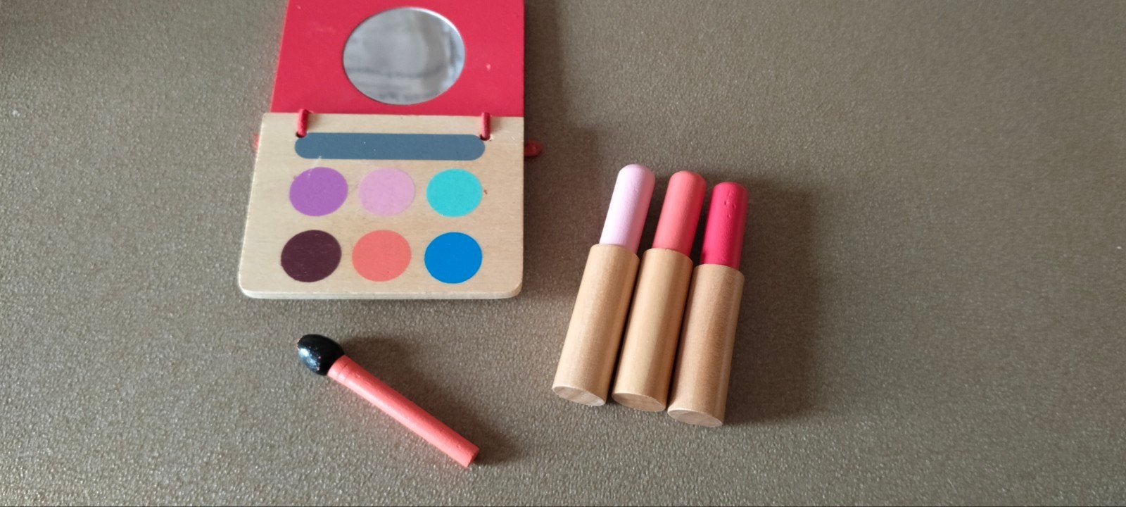 💄Hema houten make-up set Oogschaduw palet 3x lippenstift, Ophalen of Verzenden, Zo goed als nieuw, Meisje