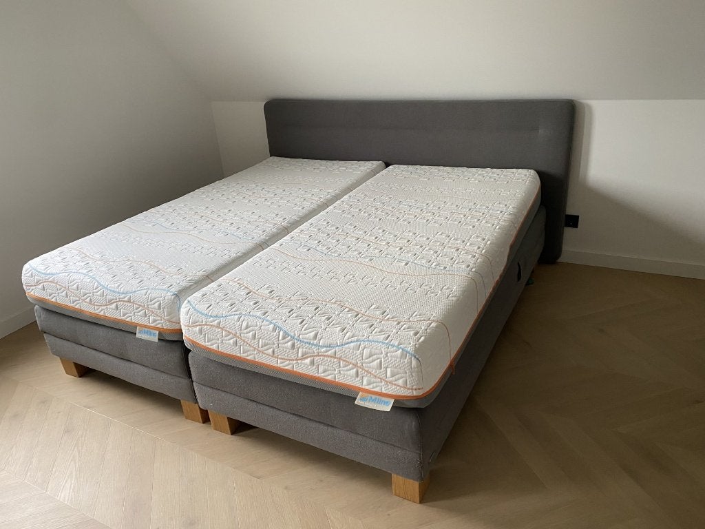 Royale, luxe boxspring (200 x 210 cm) M-Line incl. matrassen, Ophalen, 210 cm, Tweepersoons, Zo goed als nieuw