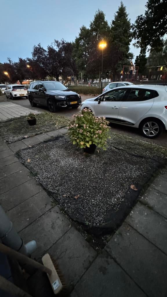 Gezocht: tegelzetter voor een simpele voortuin met tegels, Ophalen, Zo goed als nieuw, Overige materialen, Overige typen