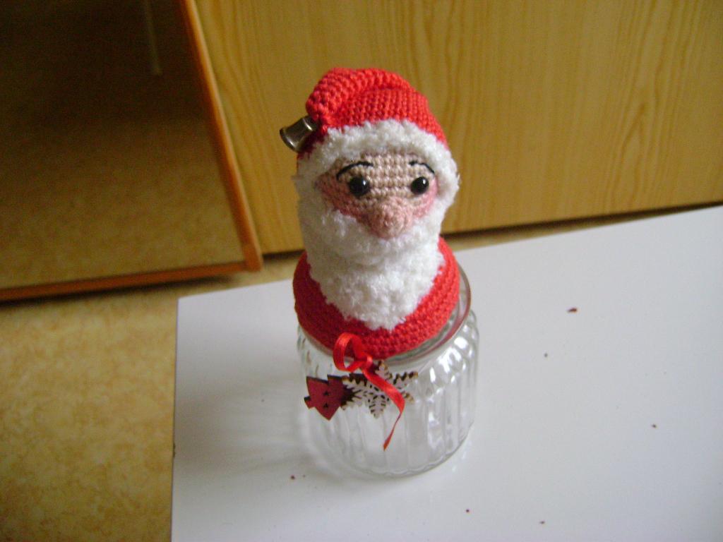 wollen kerstman op vaasje 19cm hoog met belletjes aan muts, Diversen, Kerst, Ophalen of Verzenden, Zo goed als nieuw