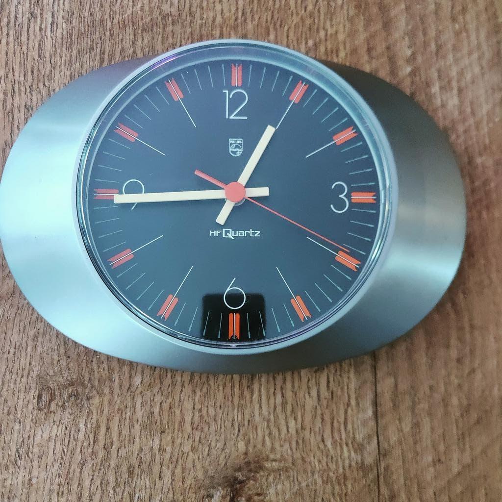 Philips HF Quartz Wandklok 1970 space age, Ophalen of Verzenden, Gebruikt, Analoog, Wandklok