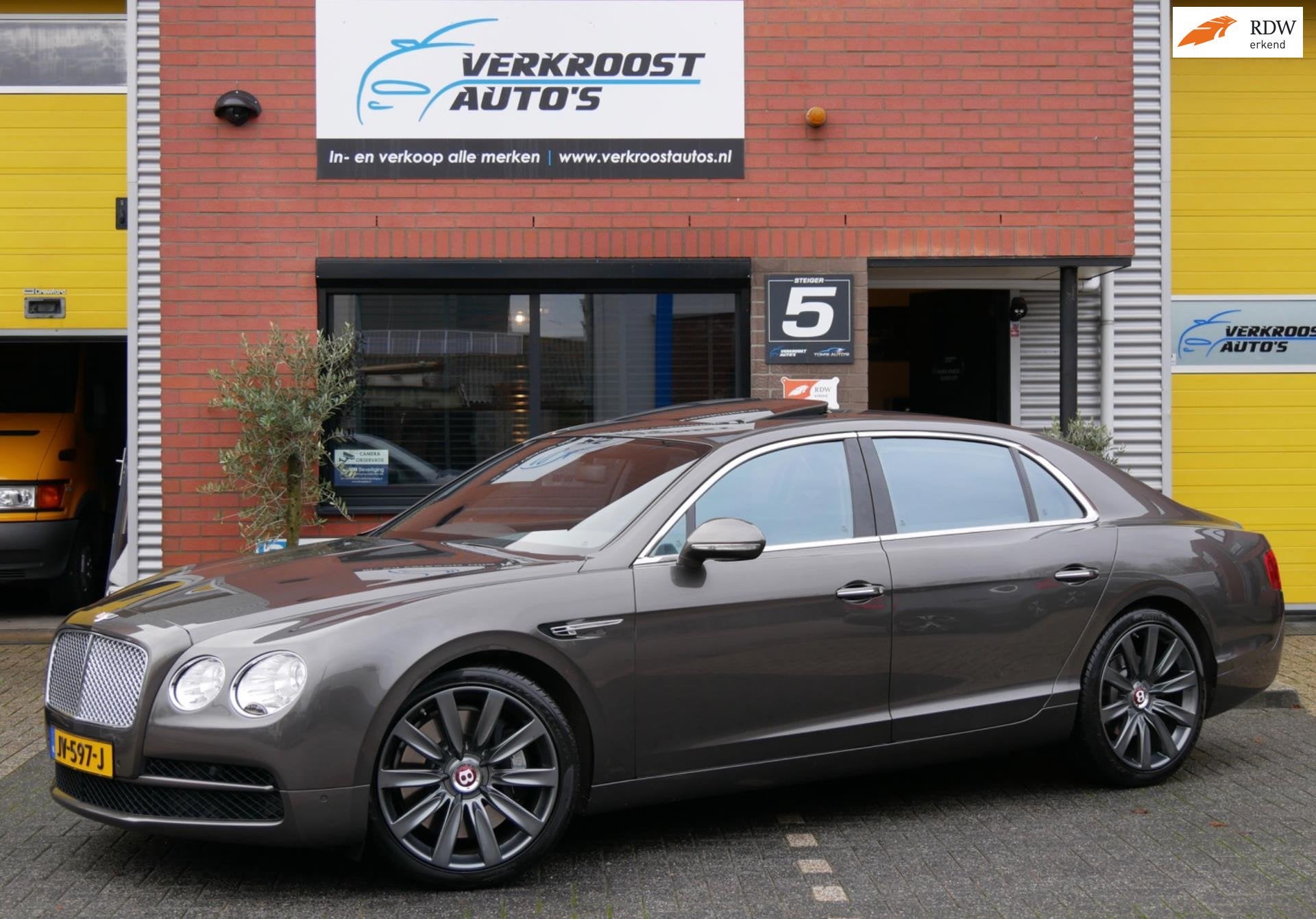 Bentley Flying Spur 4.0 V8. zeer compleet dealer onderhouden, Auto's, Bentley, Automaat, Euro 5, Gebruikt, Bi-Xenon koplampen