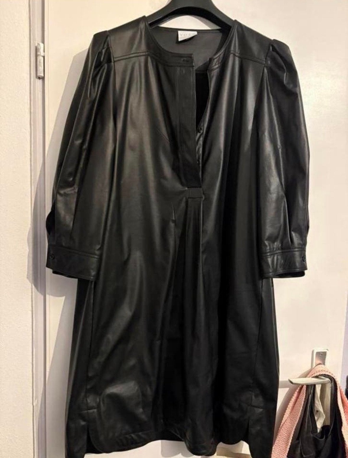 Yoek White Label Zwarte Faux Leren Jurk, maat M, Ophalen of Verzenden, Nieuw, Zwart, Jurk