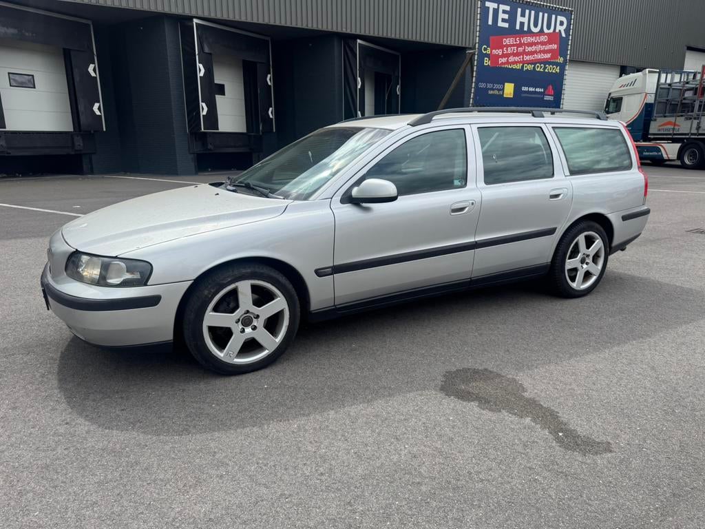 Volvo V70 2.4 170PK AUT 2001 Grijs, Auto's, 1588 kg, 1800 kg, 2435 cc, 170 pk
