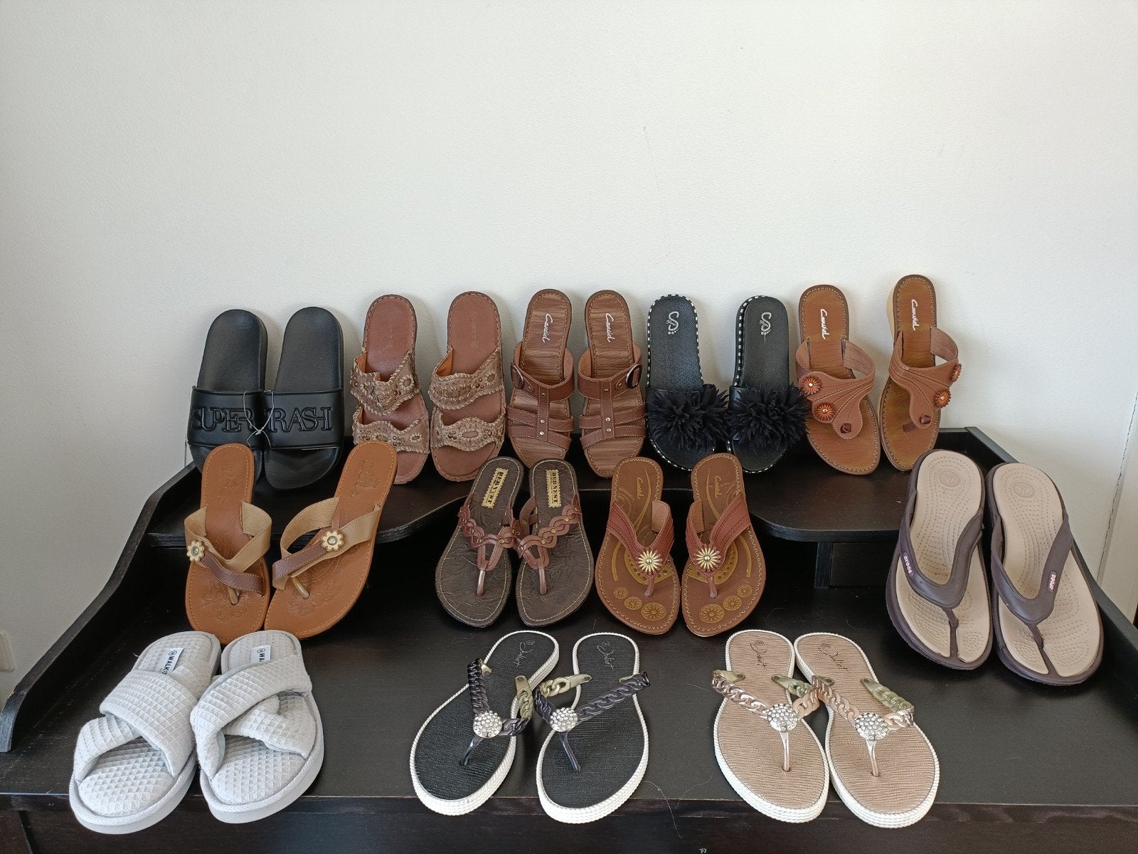 13 paar slippers. 38/39/40, Kleding | Dames, Schoenen, Ophalen of Verzenden, Nieuw, Slippers
