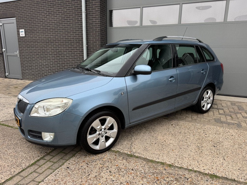 Skoda FABIA 1.6- 16V Sport   Airco- trekhaak, Auto's, Voorwielaandrijving, 450 kg, Gebruikt, 4 cilinders