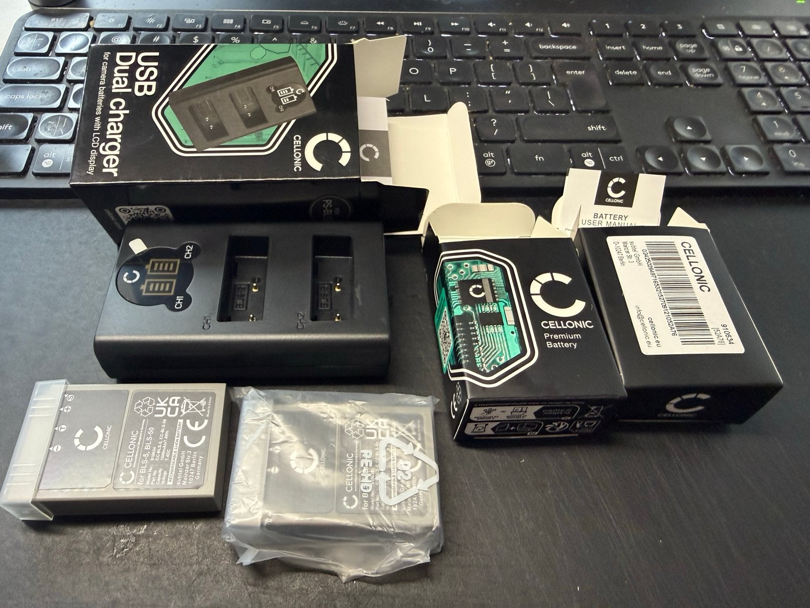 Twee Cellonic accu's met oplader, nieuw in verpakking, Audio, Tv en Foto, Nieuw, Overige merken, Accu, Geschikt voor twee batterijen