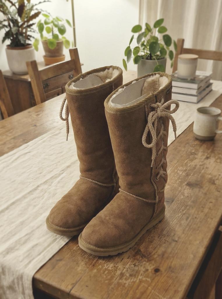 Lace-Up Sheepskin Ugg Boots Maat 37, Hoge laarzen, UGG, Verzenden, Beige