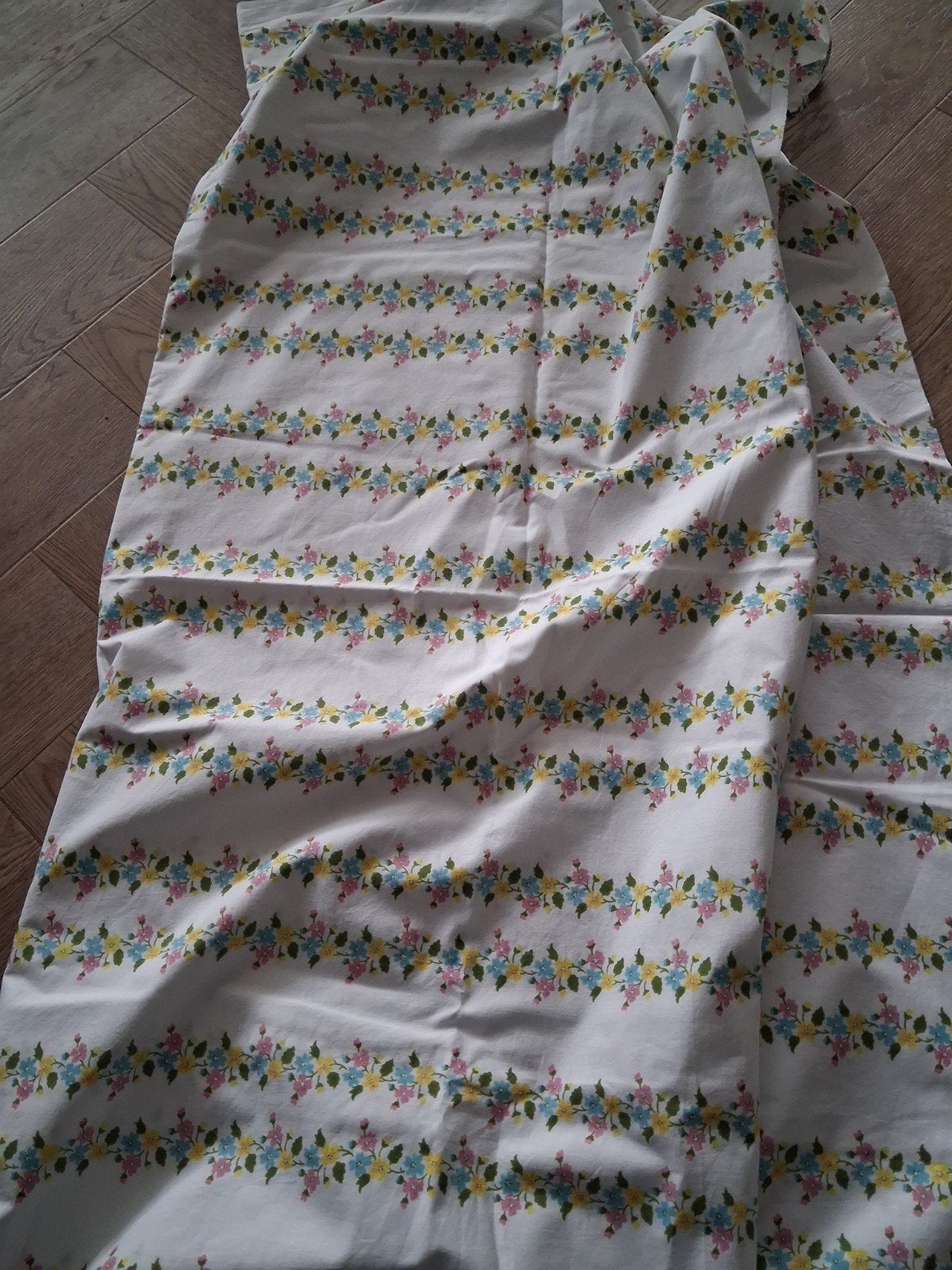 Vintage lap stof met bloemenpatroon, Gebruikt, Wit, 200 cm of meer, Ophalen of Verzenden