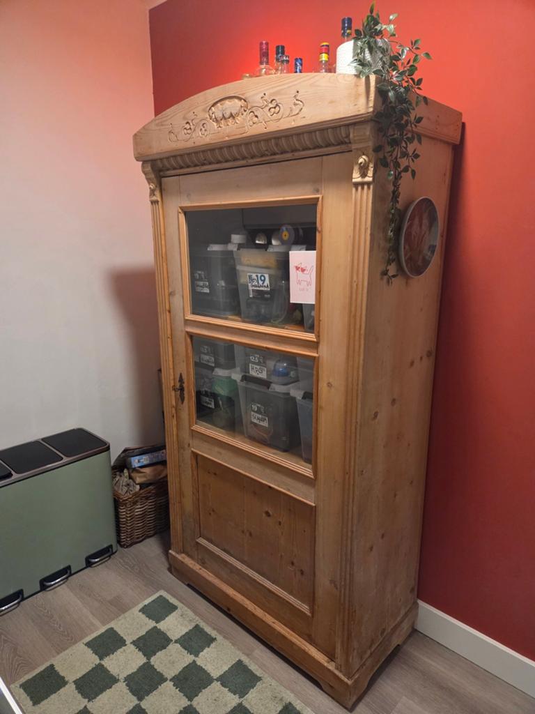 Prachtige vintage servies kast, gratis ophalen!, Huis en Inrichting, Kasten | Vitrinekasten, Ophalen, 25 tot 50 cm, 150 tot 200 cm