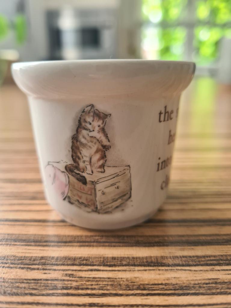 Beatrix Potter Peter Rabbit Eierdopje met Kat en Kip, Antiek en Kunst, Ophalen