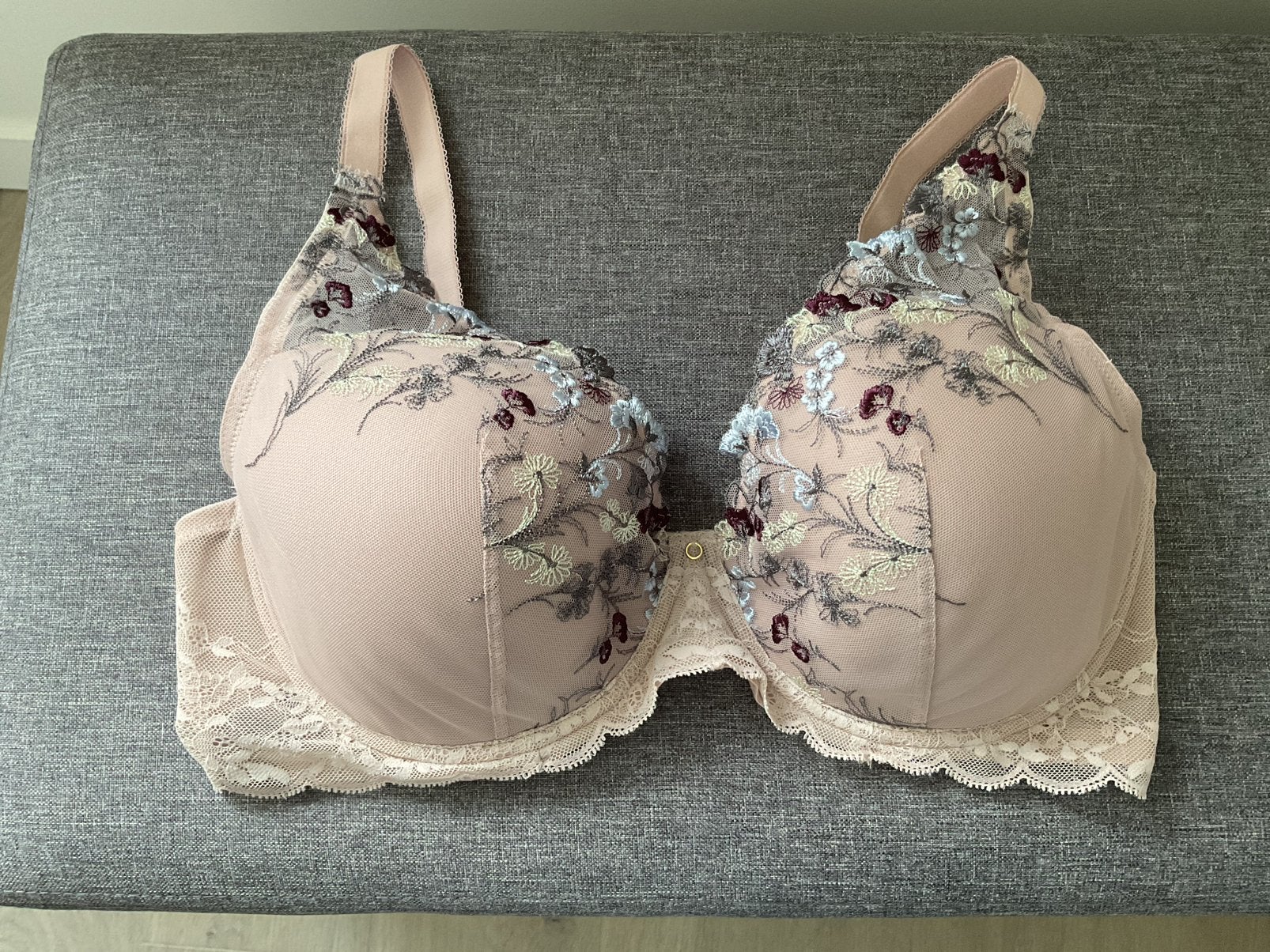 Mooie bh 1x aangehad  triumph maat 90 d, Ophalen of Verzenden, Beige