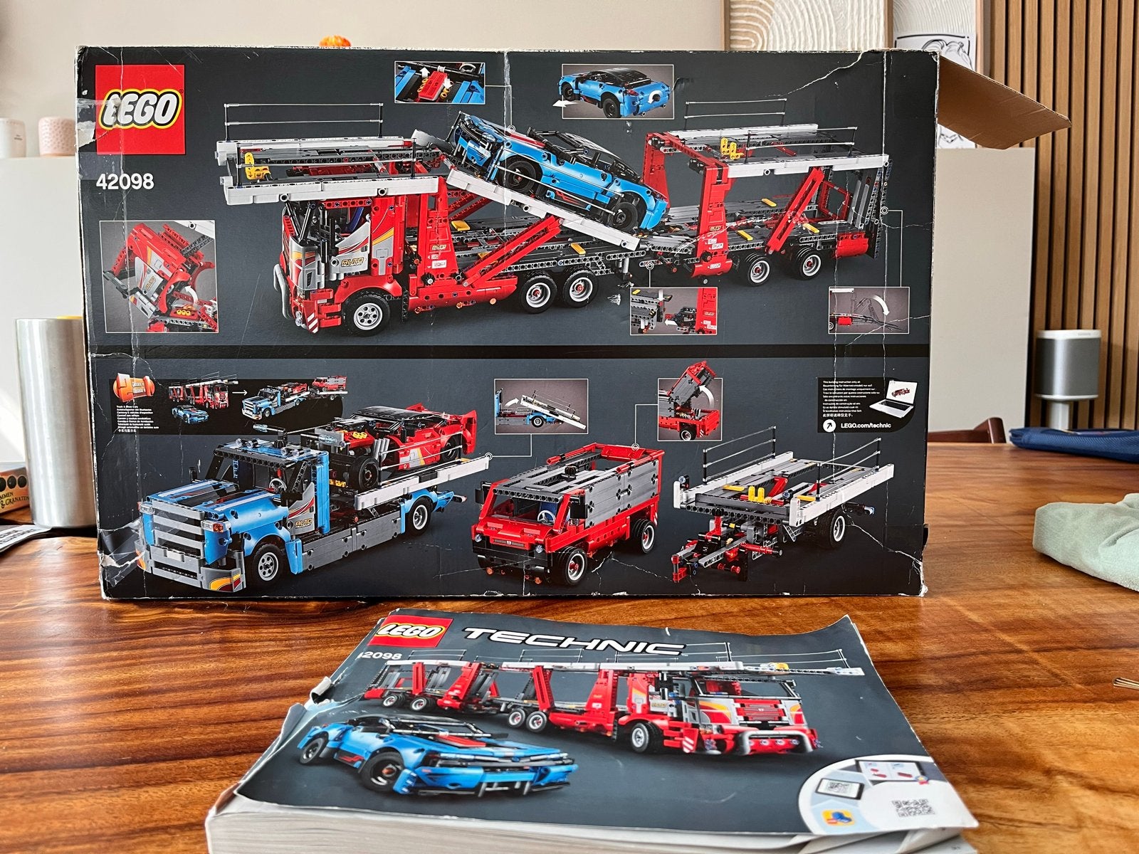 Foto 7 van Lego Technic 42098 Autotransporter met doos en boekje