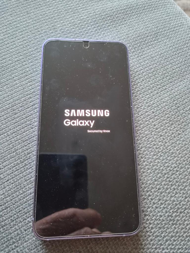 Samsung Galaxy S24 met magneethoesje, Telecommunicatie, Mobiele telefoons | Samsung, Overige kleuren, Galaxy S24, Touchscreen