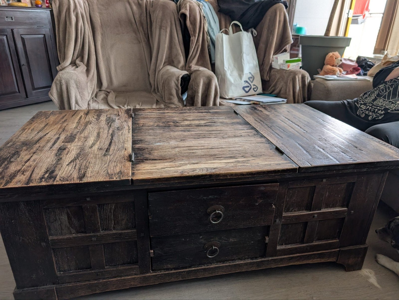 Koloniale salontafel met opbergruimte MOET SNEL WEG, Huis en Inrichting, Tafels | Salontafels, Ophalen, Gebruikt, 100 tot 150 cm