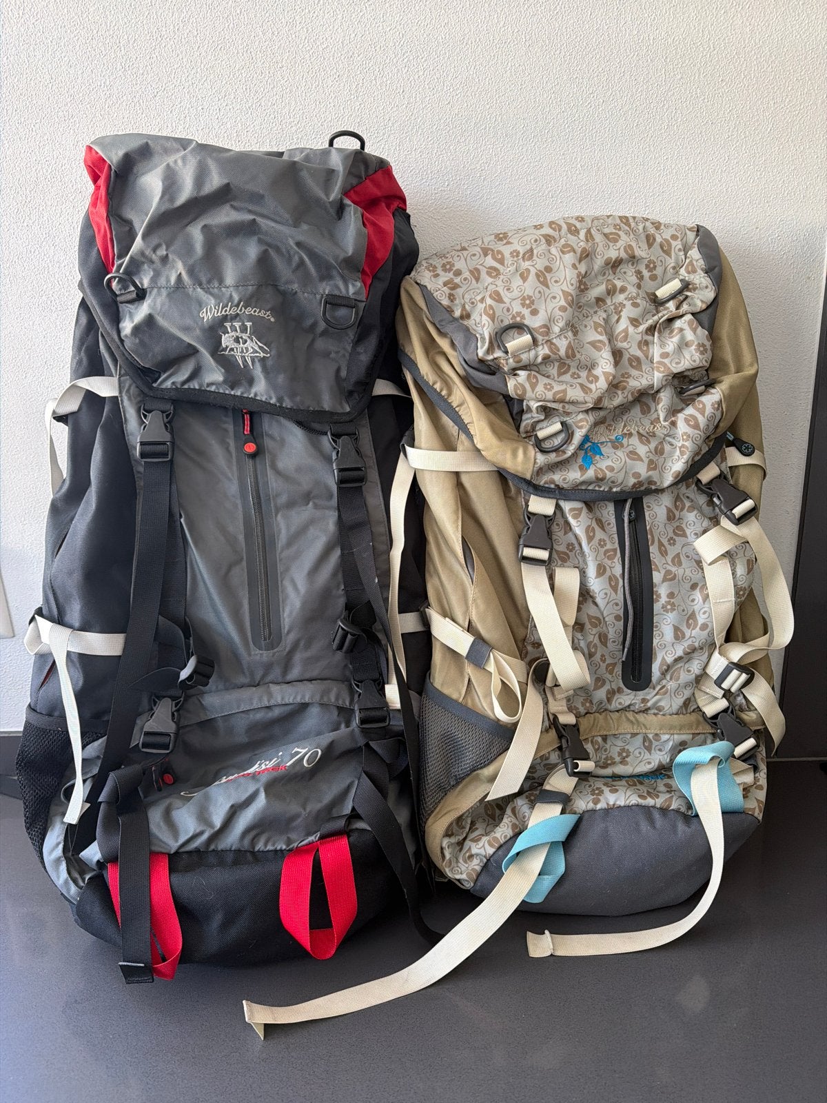 2 Wildebeast Tech-Trek Rugzakken - 70L en 55L, Sieraden, Tassen en Uiterlijk, Tassen | Rugtassen, Overige merken, Gebruikt, 25 tot 40 cm