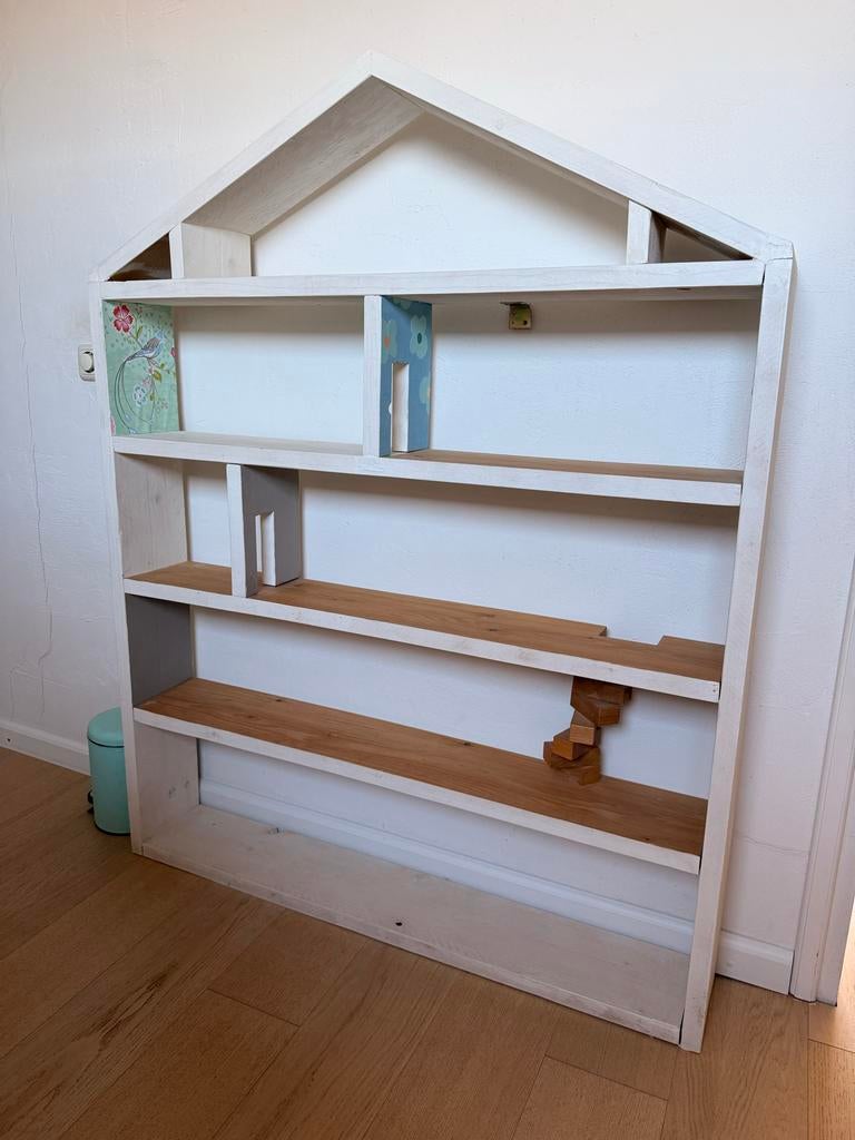 Houten Poppenhuis met Le Toy Van Meubelset, Ophalen, Zo goed als nieuw, Poppenhuis