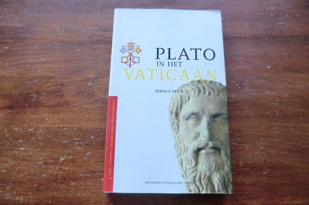 boek - Plato in het Vaticaan - Jeroen Buve, Ophalen of Verzenden, Gelezen