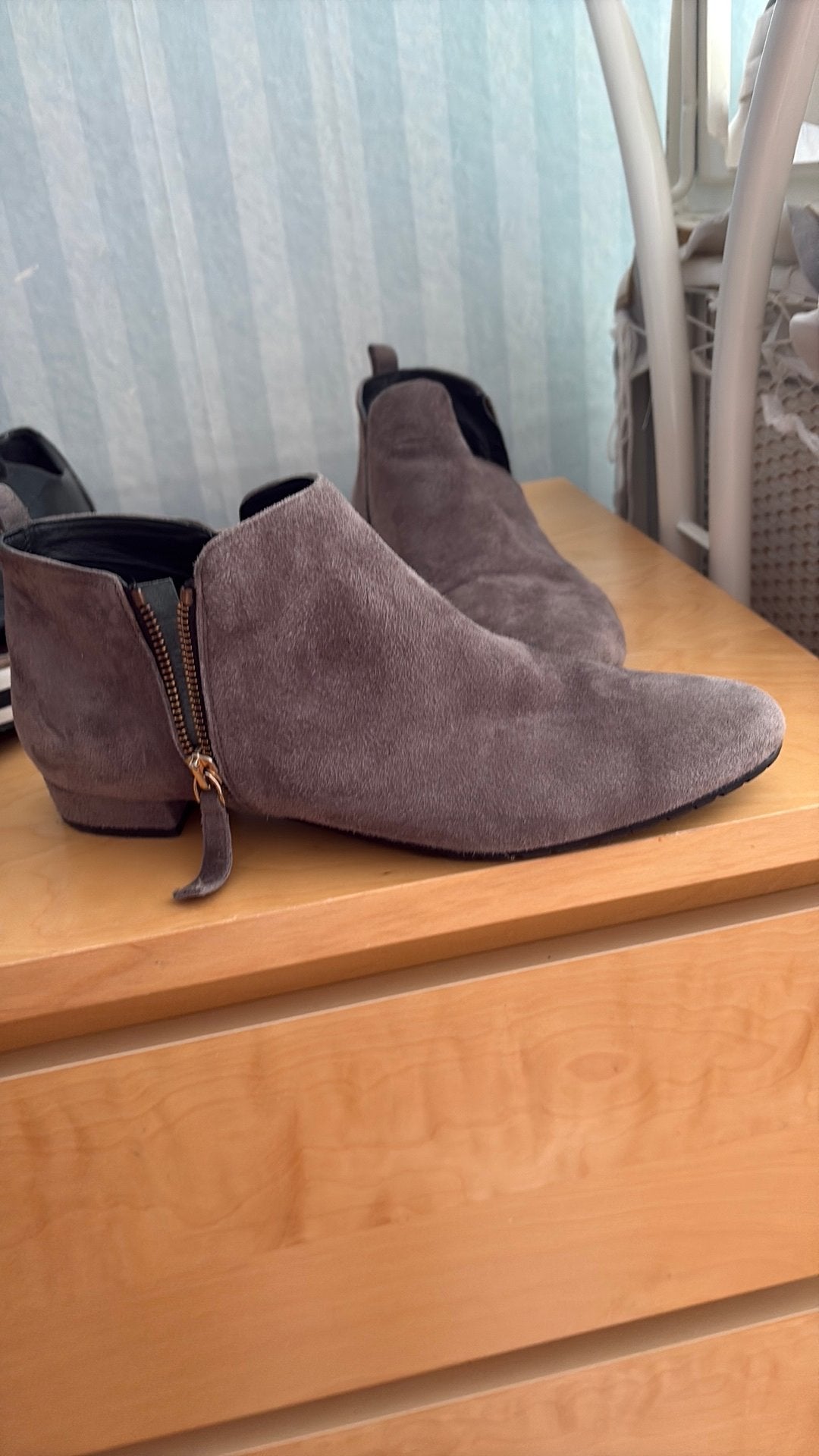 Dames laarsjes grijs suede maat 40, Ophalen of Verzenden, Zo goed als nieuw, Grijs, Lage of Enkellaarzen