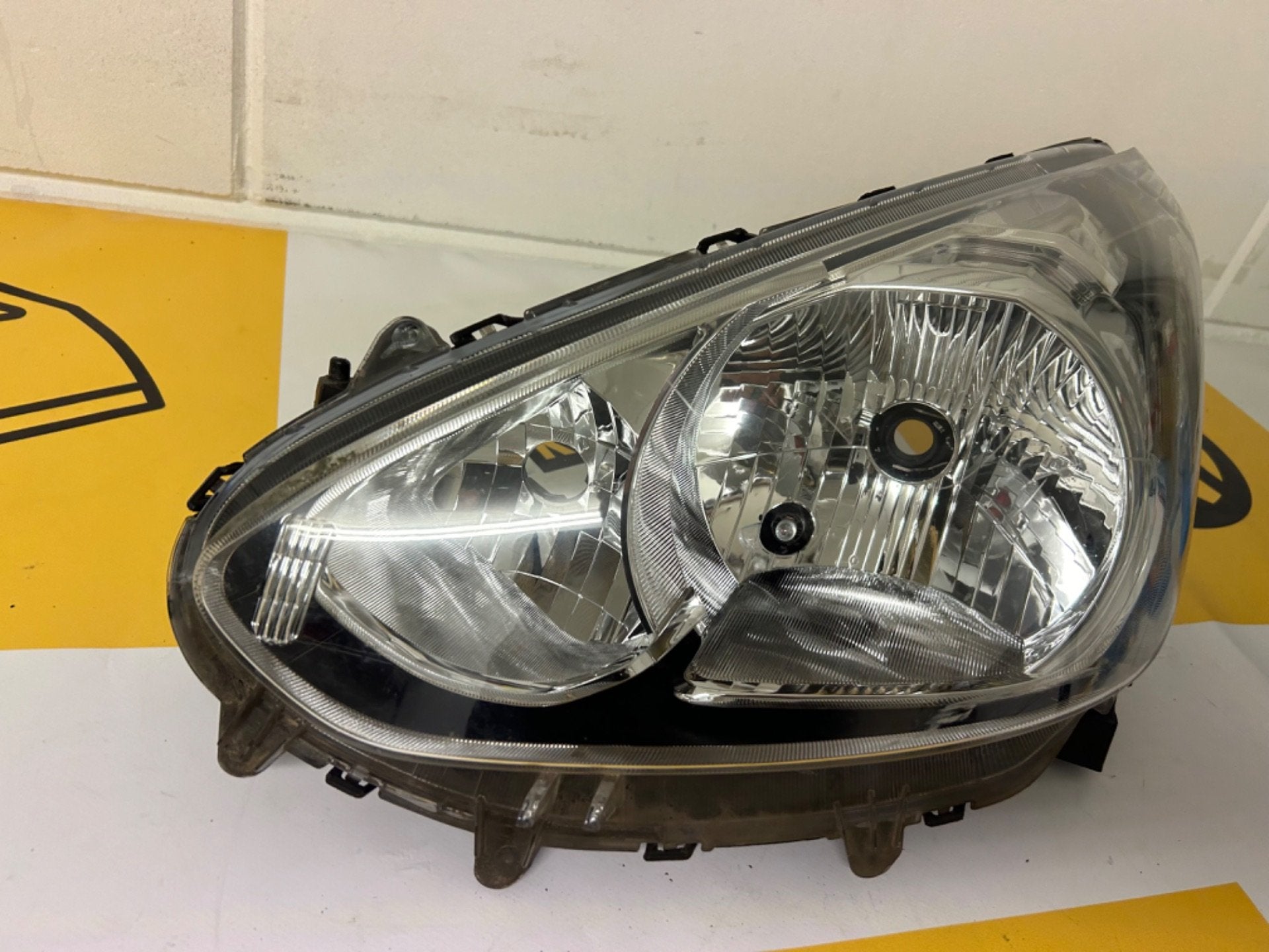 Linker koplamp MITSUBISHI SPACE STAR 8301c193 koplamp, Auto-onderdelen, Verlichting, Info@fabrikant.eu, Fabrikantstraat 1
1000 AA  Amsterdam, NL