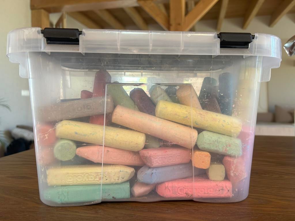 Doos met Stoepkrijt, Ophalen of Verzenden, Zo goed als nieuw