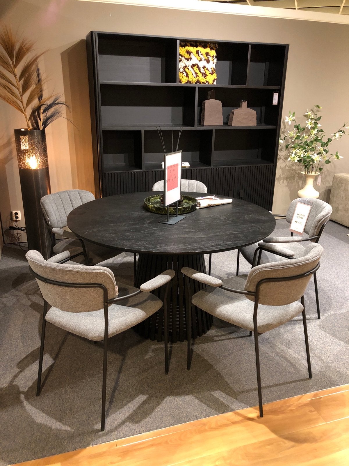 Eettafel Burundi 130 cm met Sita armstoelen - Outlet, Ophalen, Nieuw, Rond, 100 tot 150 cm