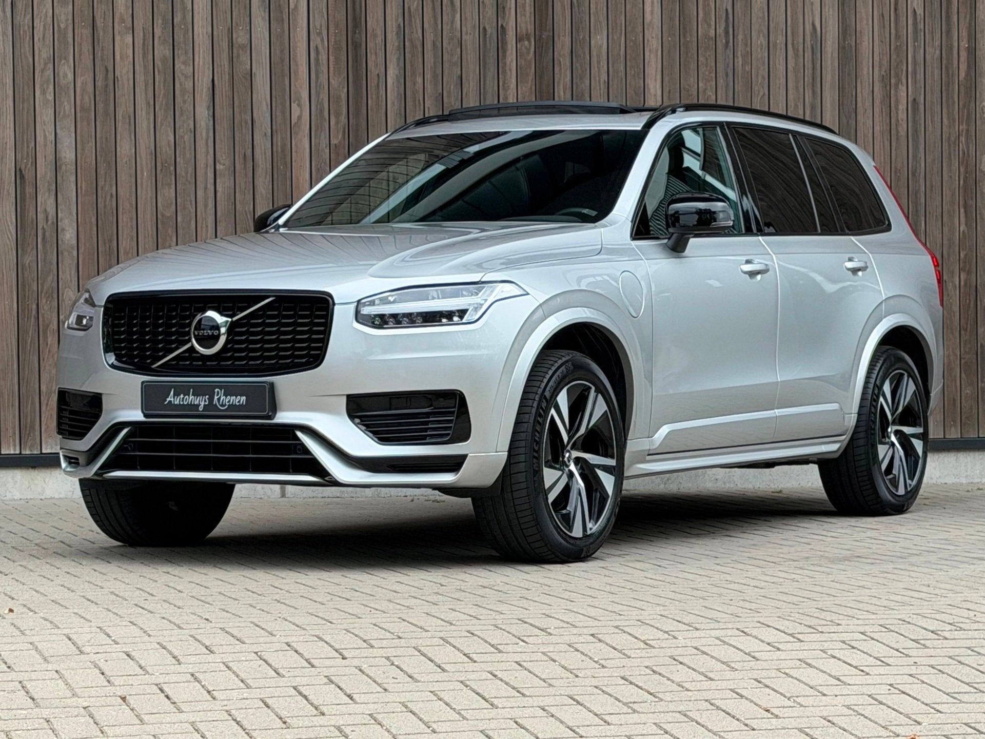 Volvo XC90 2.0 T8 Recharge AWD R-Design / Pano / Trekhaak, Dealer onderhouden, Zwart, 4 cilinders, 7 stoelen