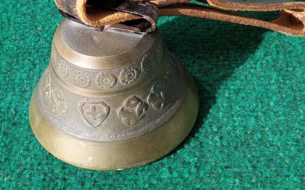 Antieke Zwitserse Koebel met Leren Riem, Antiek en Kunst, Ophalen of Verzenden