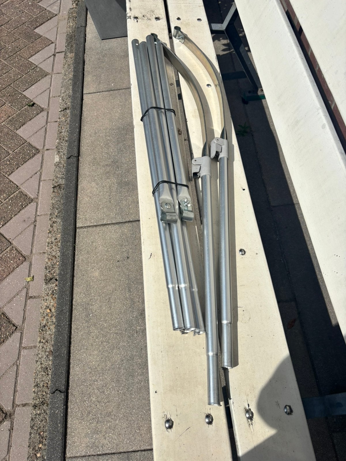 2x aluminium boogstokken 28mm met snelsluiting, Caravans en Kamperen, Ophalen, Zo goed als nieuw