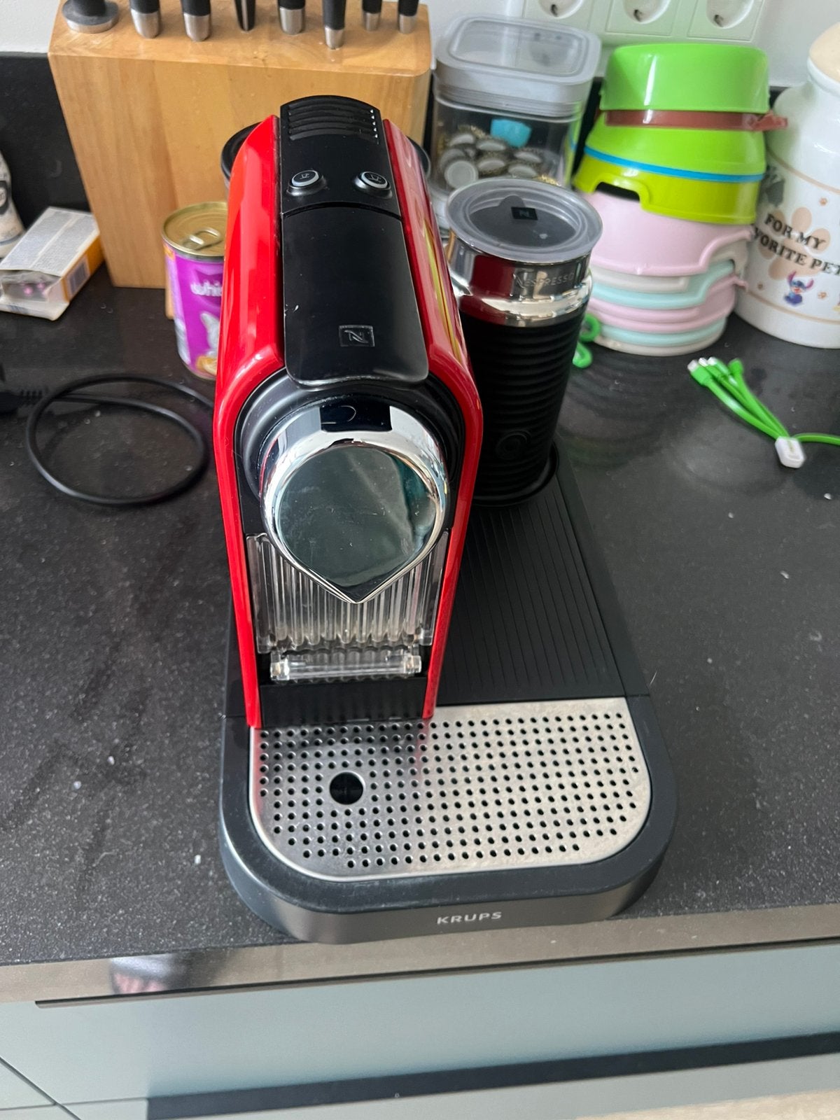 Nespresso Krups model Citiz en milk - Rood, Espresso apparaat, Ophalen of Verzenden, Zo goed als nieuw, 1 kopje