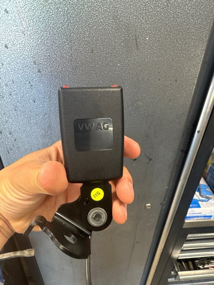 VW Up linksachter AG Gordelslot 1S0857739A QVZ - Nieuw, Ophalen of Verzenden, Nieuw, Volkswagen