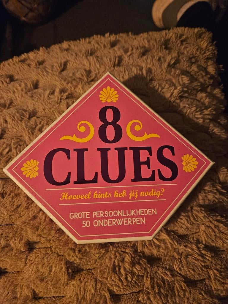 Spel 8 clues, Ophalen of Verzenden, Zo goed als nieuw