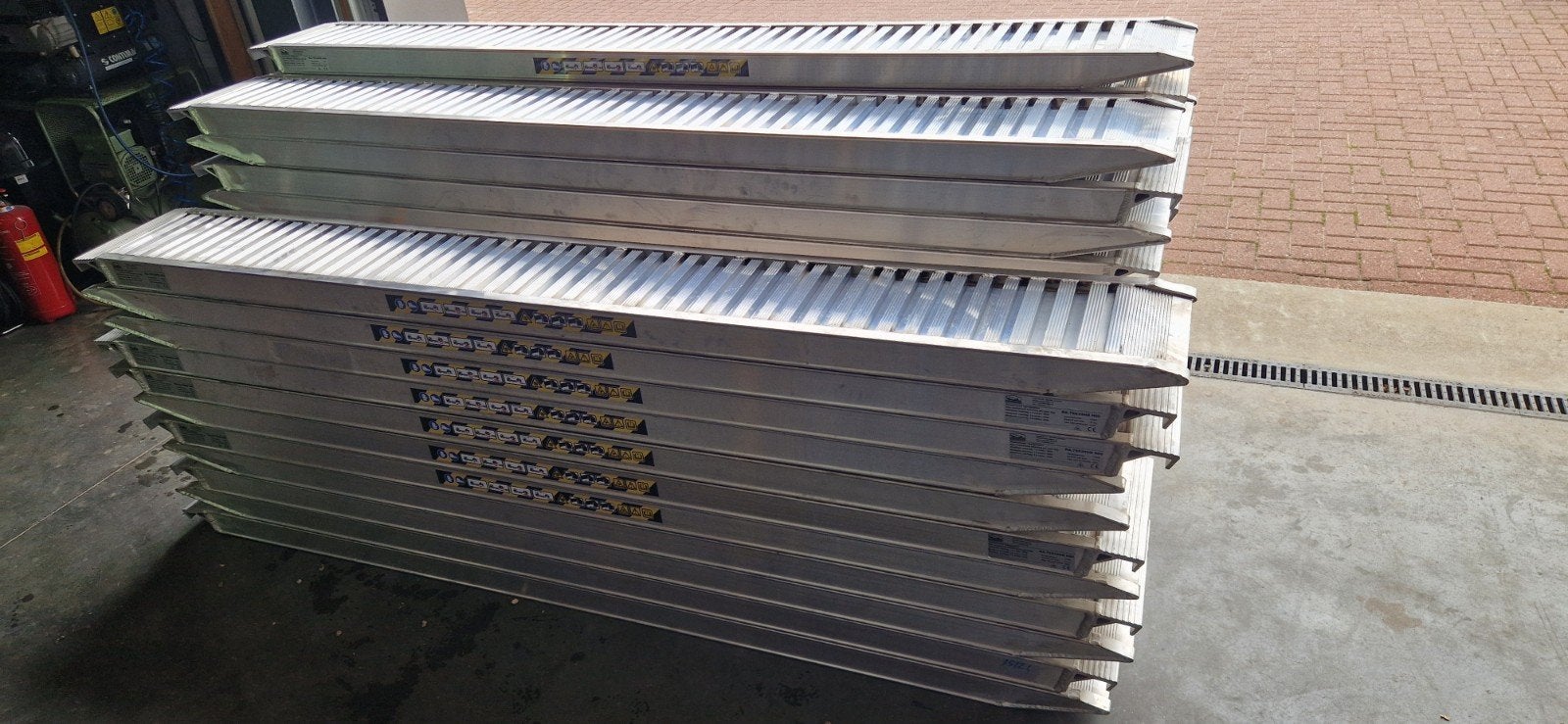 Alu.Aluminium oprijplaten,3500 kg

Past bijna in alle sledes, Auto diversen, Aanhangwagen-onderdelen, Ophalen, Nieuw