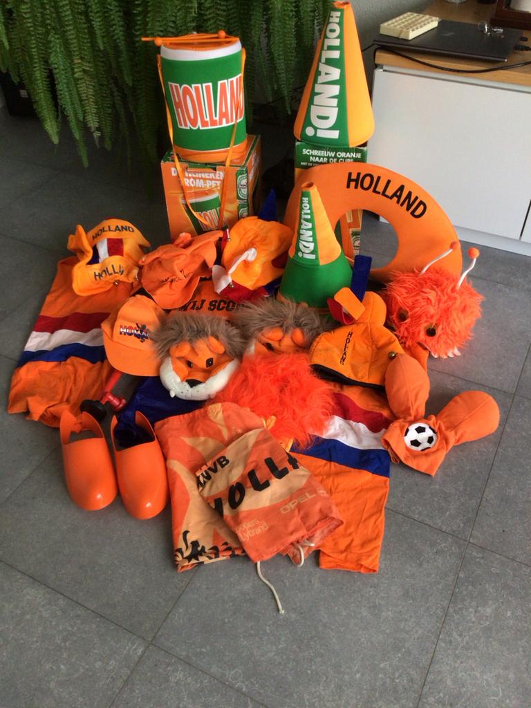 Oranje Fanpakket: Kleding, Hoeden, Vlag en Accessoires, Ophalen, Gebruikt, Feestartikel, Oranje of Koningsdag