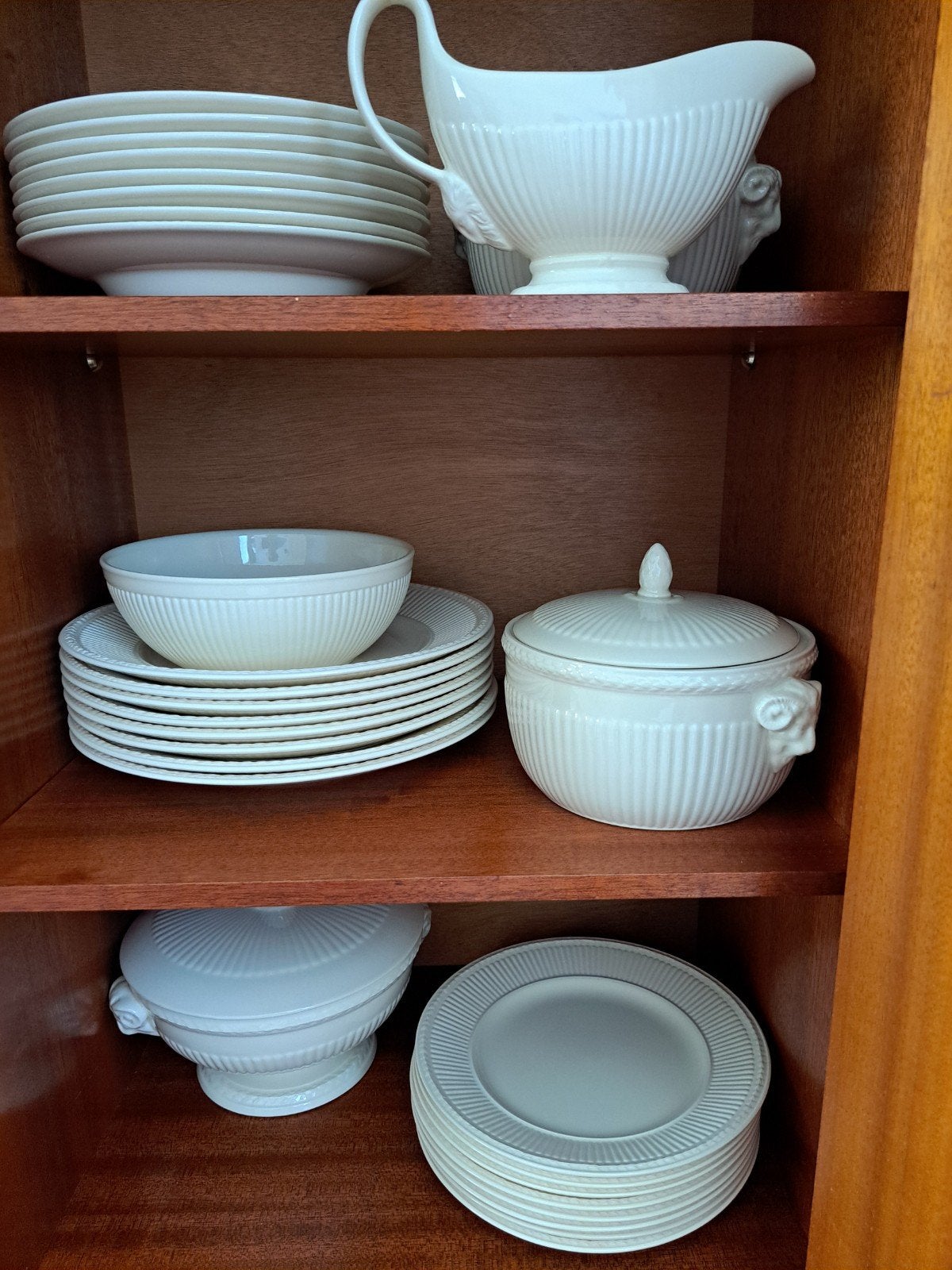 Servies compleet Wedgwood Queens Mare 8 persoons, Ophalen, Zo goed als nieuw