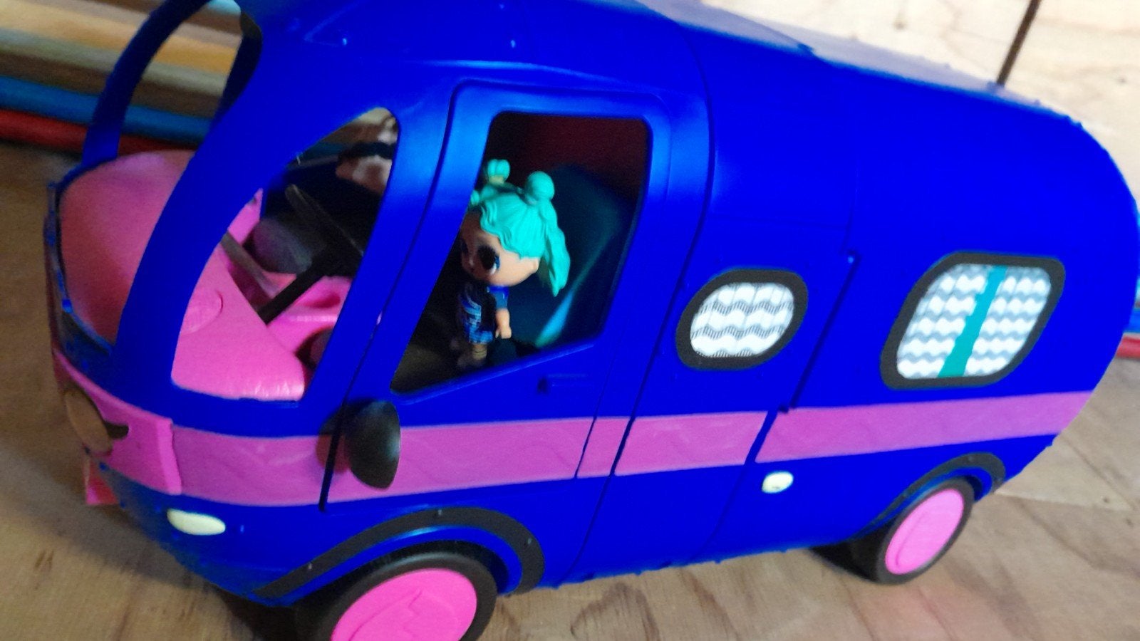 L.O.L. Surprise! OMG 4-in-1 Glamper met extra LOL figuur, Kinderen en Baby's, Speelgoed | Speelgoedvoertuigen, Ophalen, Gebruikt