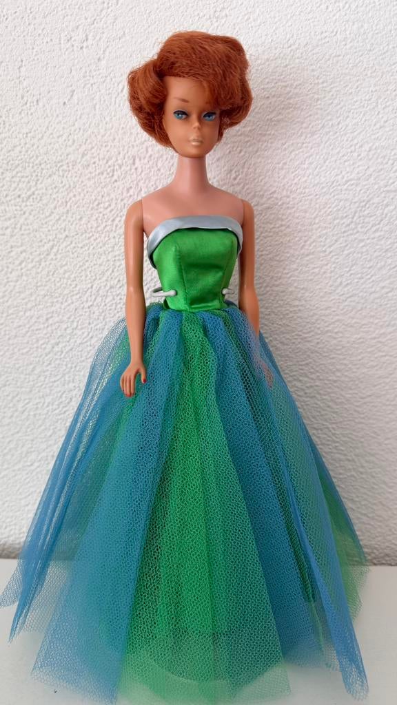 Barbie Red Haired Bubble Cut in Senior Prom Dress, Verzamelen, Poppen, Zo goed als nieuw, Pop, Ophalen of Verzenden