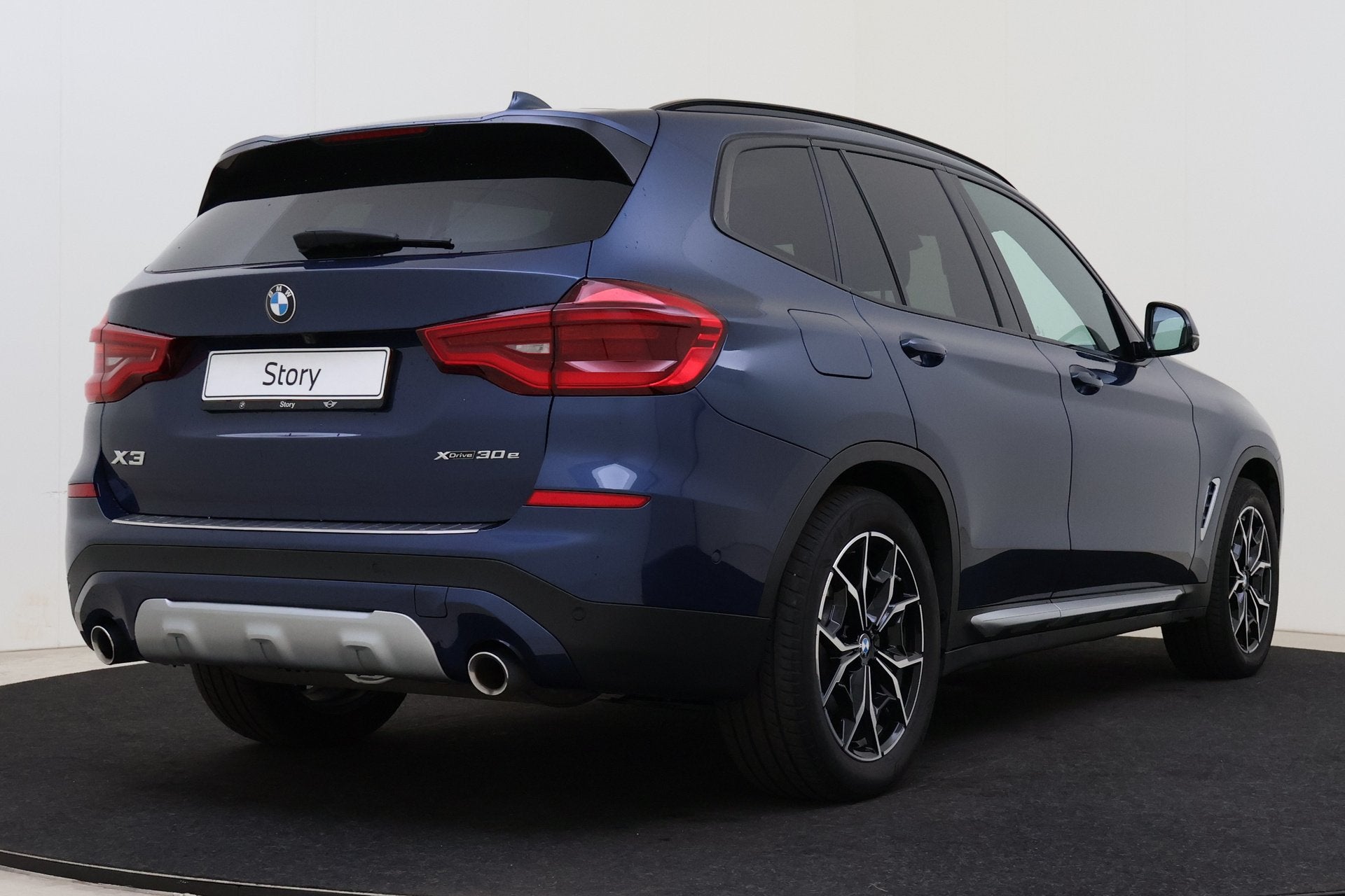 BMW X3 xDrive30e xLine Automaat / Trekhaak / Panoramadak / C, Auto's, Gebruikt, 4 cilinders, Blauw, Leder