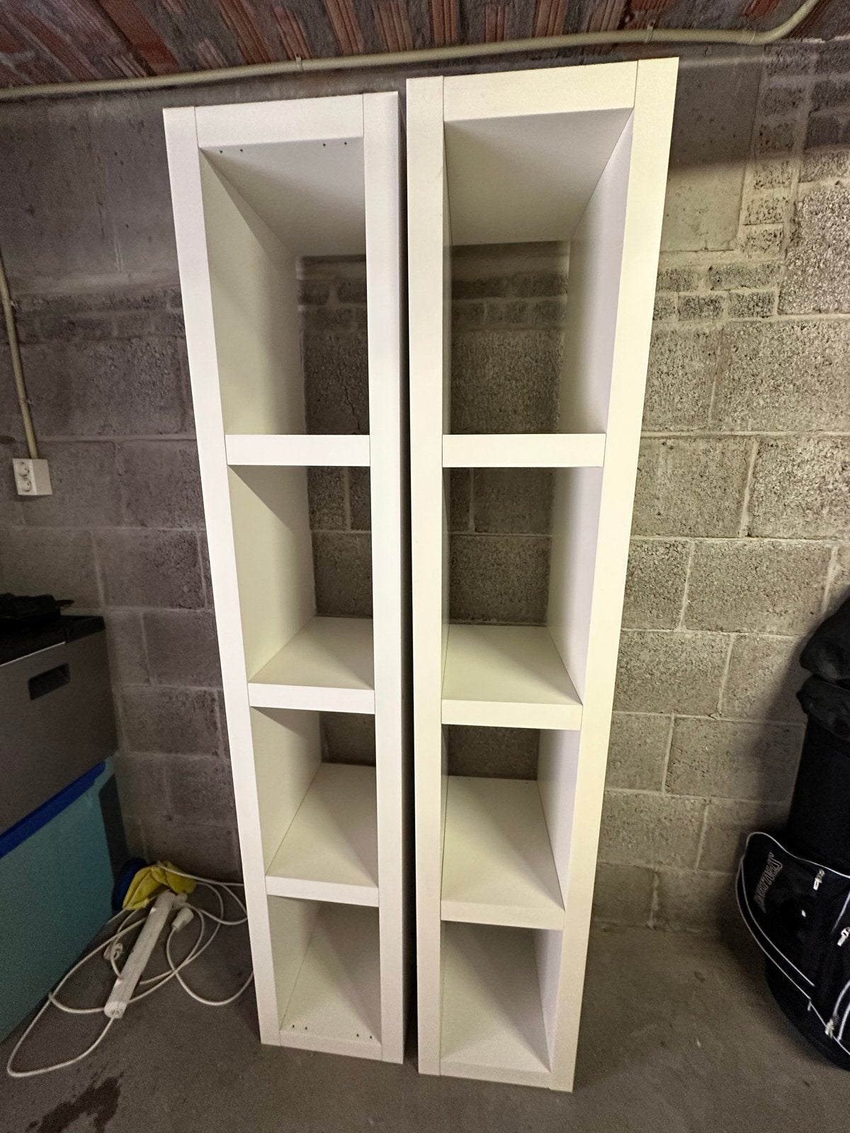 Set van 2 witte smalle kasten met planken, Huis en Inrichting, Kasten | Boekenkasten, Ophalen, Met plank(en), Minder dan 50 cm