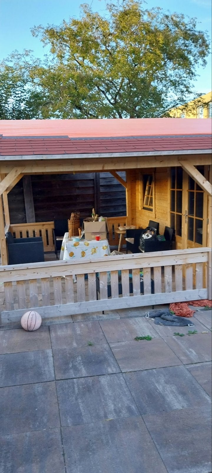Blokhut met veranda – 7 x 4 meter – Zo goed als nieuw, Blokhut, Ophalen of Verzenden, Zo goed als nieuw, 2 ramen