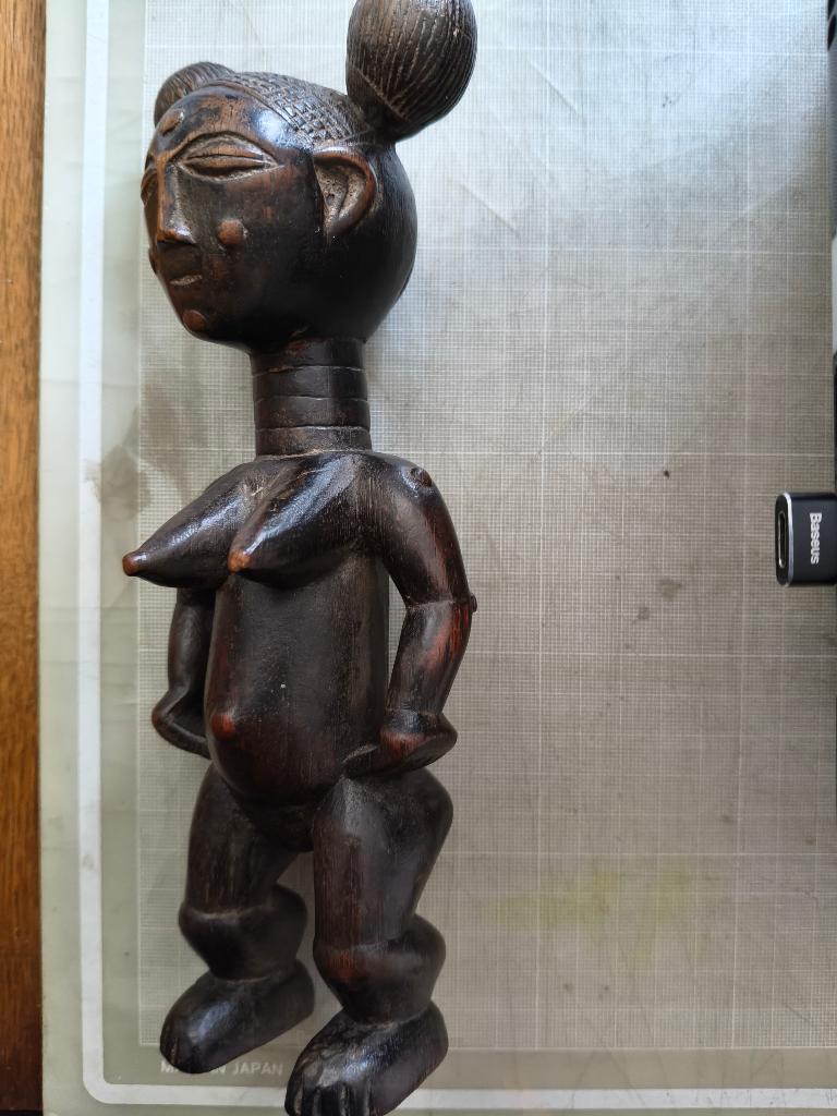 oud afrikaans houten beeldje -  attie, Antiek en Kunst, Kunst | Beelden en Houtsnijwerken, Ophalen