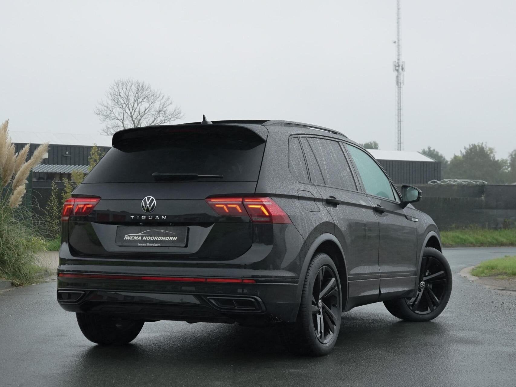 Volkswagen Tiguan 1.5 TSI R-Line Panoramadak|Leer|Camera|Key, Auto's, 15 km/l, 4 cilinders, 150 pk, SUV of Terreinwagen