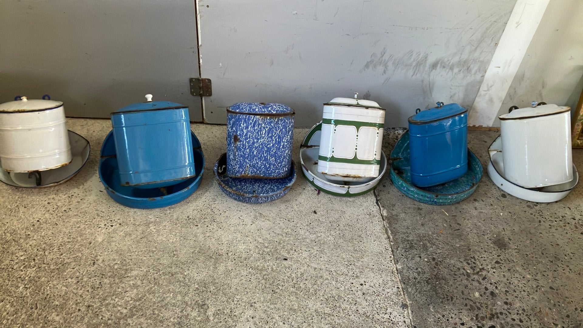 7 emaille Brocante waterreservoir met lekbak 15,00 per stuk, Antiek en Kunst, Curiosa en Brocante, Ophalen