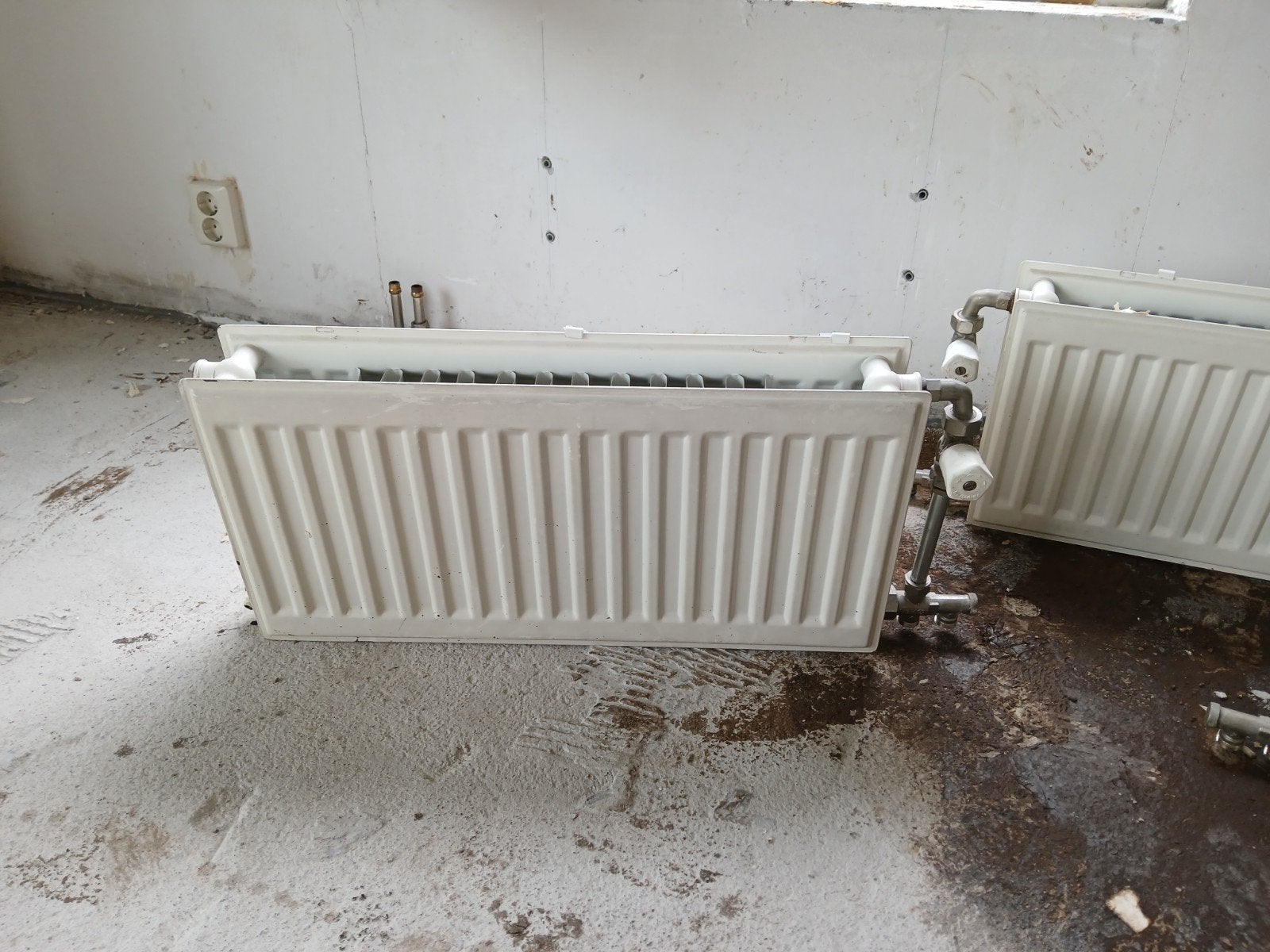 2 Radiatoren - 9x30x60cm, Ophalen, 30 tot 80 cm, Gebruikt, Radiator